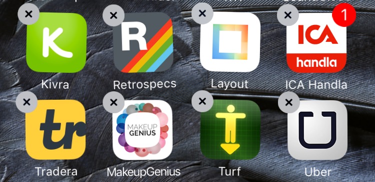 Avinstallera din app genom att peka på krysset i högra hörnet på ikonen.